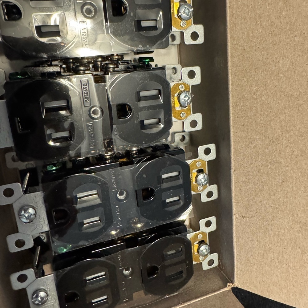 Enerlites Black Rocker Single Pole Switches NEW in box, set of 8! - Picture 2 of 10